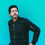 artist image John Mamann feat. Maitre Gims Tu la regardes On s'en fout - EP