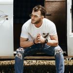artist image Özkan Meydan feat. Emre Şakar Ciğeri Yakıyor Ciğeri Yakıyor (feat. Emre Şakar) - Single