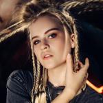artist image Абрикоса Влюбилась в друга Влюбилась в друга - Single