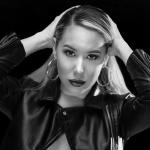 artist image Srta. Dayana Usted Usted - Single